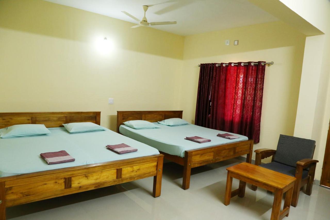 Hotel Sooryakamal Mahal Dharmastala Exterior foto